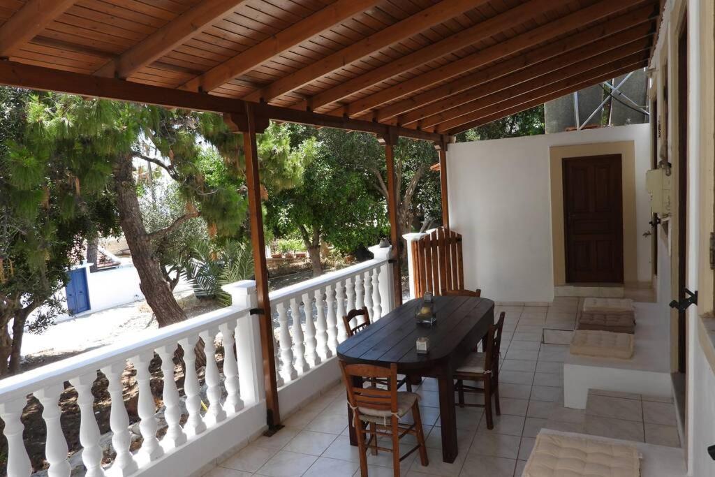 Traditional Villa Efterpi Chalki Town Exteriör bild
