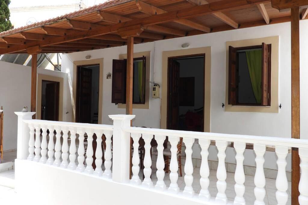 Traditional Villa Efterpi Chalki Town Exteriör bild